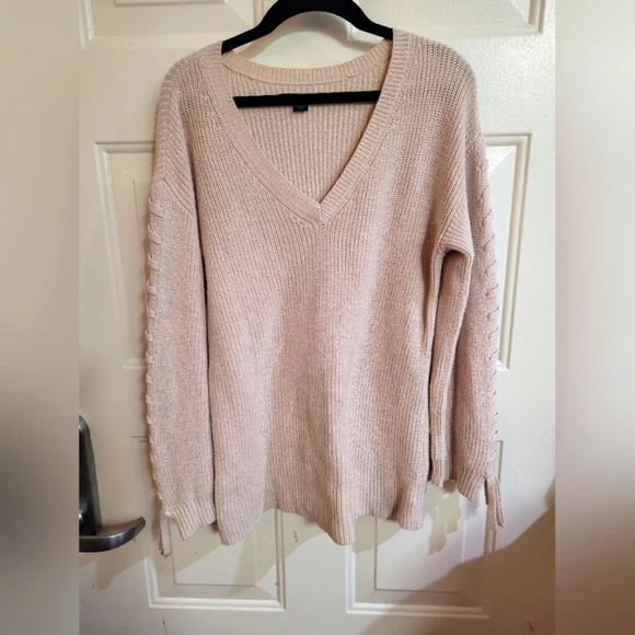 American Eagle Outfitters V-Neck‎ Laced Sleeve Details Size Small - Picture 1 of 5